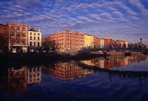 River Liffey And Halfpenny, Bridge, Dublin, Ireland River Liffey And Halfpenny, Bridge, Dublin, Ireland