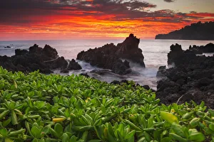 Sunrise Over The Ocean And Coastline; Laupahoehoe, Island Of Hawaii, Hawaii, United Sunrise Over The Ocean And Coastline; Laupahoehoe, Island Of Hawaii, Hawaii, United