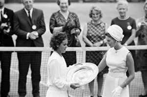 Images Dated 2nd July 1971: 1971 Wimbledon Ladies Singles Final. Princess Alexandra presents Champion Evonne