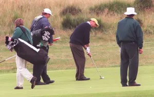 Actor Bruce Willis playing golf at Prestwick August 1998 Actor Bruce Willis playing golf at Prestwick August 1998