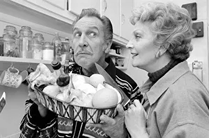 Actor and chef Vincent Price and his wife Coral seen here in the kitchen. May 1975 Actor and chef Vincent Price and his wife Coral seen here in the kitchen. May 1975