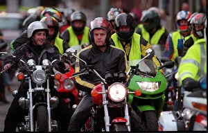 Actor Ewan McGregor August 1998 leading the pack with Gary Jacobs close behind heading Actor Ewan McGregor August 1998 leading the pack with Gary Jacobs close behind heading