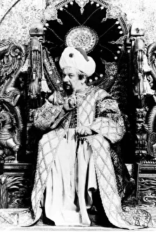 Actor Peter Ustinov as Caliph of Bagdad in the film The Thief Of Bagdad Actor Peter Ustinov as Caliph of Bagdad in the film The Thief Of Bagdad
