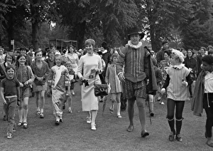 Actress Wendy Craig paid a visit to Warwick to open the Emscote Lawn School Elizabethan Actress Wendy Craig paid a visit to Warwick to open the Emscote Lawn School Elizabethan
