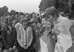 Actress Wendy Craig paid a visit to Warwick to open the Emscote Lawn School Elizabethan Actress Wendy Craig paid a visit to Warwick to open the Emscote Lawn School Elizabethan