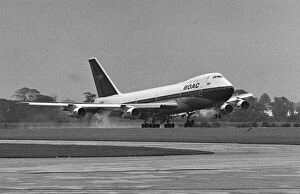 Images Dated 1st August 1970: Aircraft BOAC Boeing 747 136 Aug 1970 First BOAC Boeing 747 Jumbo jet to land at