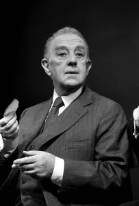 ALEC GUINESS IN THE PLAY A WALK IN THE WOODS 03/11/1988 ALEC GUINESS IN THE PLAY A WALK IN THE WOODS 03/11/1988