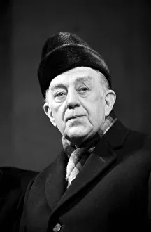 ALEC GUINNESS IN THE PLAY A WALK IN THE WOODS AT THE COMEDY THEATRE ALEC GUINNESS IN THE PLAY A WALK IN THE WOODS AT THE COMEDY THEATRE