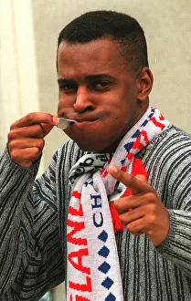 Mirror/0200to0299 00241/andi peters tv presenter blows whistle england Mirror/0200to0299 00241/andi peters tv presenter blows whistle england