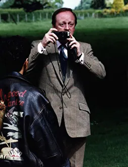 Mirror/1300to1399 01373/andrew parker bowles husband camilla parker Mirror/1300to1399 01373/andrew parker bowles husband camilla parker