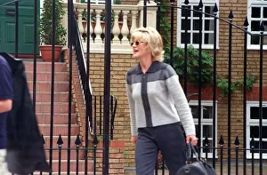 Anthea Turner TV Presenter October 1998 Outside her house A©mirrorpix Anthea Turner TV Presenter October 1998 Outside her house A©mirrorpix