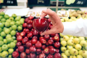 Apples on display in a supermarket in September 1997 Apples on display in a supermarket in September 1997