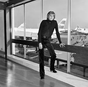 Arrival of pop singer Barry Manilow at Heathrow Airport from America Arrival of pop singer Barry Manilow at Heathrow Airport from America