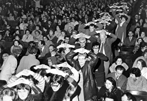 The audience line up to get on stage so Romark the hypnotist can help them to give up The audience line up to get on stage so Romark the hypnotist can help them to give up
