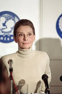 Mirror/1400to1499 01470/audrey hepburn speaking unicef returning trip Mirror/1400to1499 01470/audrey hepburn speaking unicef returning trip