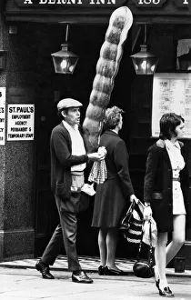 Balloon sellers in Oxford Street, London, September 1970 P004772 Balloon sellers in Oxford Street, London, September 1970 P004772
