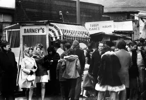 Barney's and Tubby Isaacs eel stalls at Aldgate March 1974 Barney's and Tubby Isaacs eel stalls at Aldgate March 1974