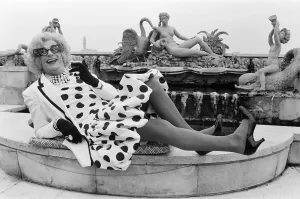 Barry Humphries in character as Dame Edna Everage. 25th March 1988 Barry Humphries in character as Dame Edna Everage. 25th March 1988