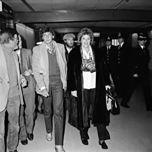 Barry Manilow arriving at Heathrow Airport with Roberta Kent. 7th January 1982 Barry Manilow arriving at Heathrow Airport with Roberta Kent. 7th January 1982