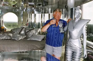 Benny Hill Actor Comedian Drinking A Toast To A Statue Benny Hill Actor Comedian Drinking A Toast To A Statue