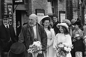Bernard Cribbins, Lionel Jeffries, Jenny Agutter and Sally Thomsett on the set of " Bernard Cribbins, Lionel Jeffries, Jenny Agutter and Sally Thomsett on the set of "