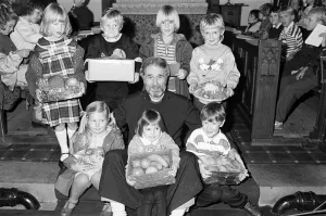 Bidding a fond farewell to the Rev Bob Shaw are pupils of Cumberworth First school at Bidding a fond farewell to the Rev Bob Shaw are pupils of Cumberworth First school at