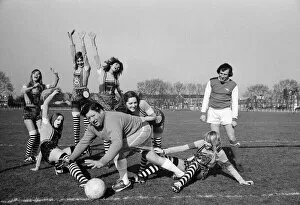 Images Dated 22nd February 1971: Billed as the worlds most beautiful football match, The Lumley Lovers v
