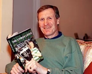 00236 Collection: Billy McNeill holding the Lisbon Lions Book