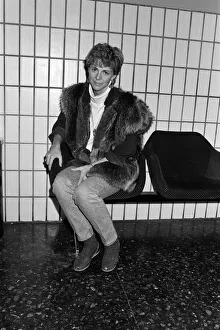 The Bionic Woman, actress Lindsay Wagner, at Gatwick Airport. 13th January 1986 The Bionic Woman, actress Lindsay Wagner, at Gatwick Airport. 13th January 1986