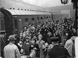 Locomotive Collection: Birmingham Evacuees arrive at Ripley station 15th November 1940