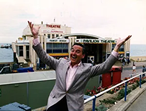 Bob Monkhouse outside the Pavilion Theatre Brighton Bob Monkhouse outside the Pavilion Theatre Brighton