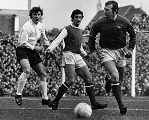 Bob Wilson Arsenal goalkeeper with the ball 1972 with Frank McLintock team Bob Wilson Arsenal goalkeeper with the ball 1972 with Frank McLintock team