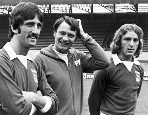 Bobby Robson Football manager of Ipswich with players. 18th July 1975 Bobby Robson Football manager of Ipswich with players. 18th July 1975