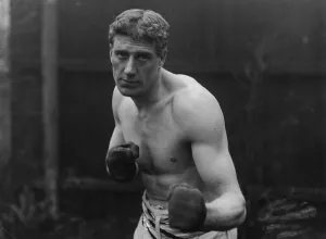 Bombardier Billy Wells poses for the Daily Mirror prior to his fight against Gunner Moir Bombardier Billy Wells poses for the Daily Mirror prior to his fight against Gunner Moir