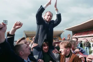 Boro manager Lennie Lawrence on the shoulders of fans. Wolverhampton Wanderers v Boro manager Lennie Lawrence on the shoulders of fans. Wolverhampton Wanderers v