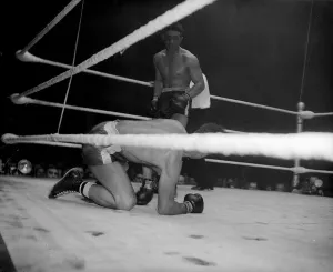 Boxing - Randolph Turpin v Buxton - Nov 1956 Randolph Turpin knocks Alex Buxton Boxing - Randolph Turpin v Buxton - Nov 1956 Randolph Turpin knocks Alex Buxton