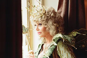 Mirror/0900to0999 00993/britt ekland actress who starring good fairy Mirror/0900to0999 00993/britt ekland actress who starring good fairy