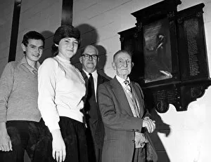 Images Dated 4th November 1982: De Brus pupils Jane Richardson and Garry Warren pictured with Mr Kidd and Mr Alan Short