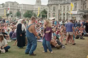 Images Dated 14th August 1994: Cardiff Big Weekend - August 1994. Picture shows the audience with a couple