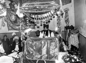 Cardiff - Religion - Priest Charananjit Singh holds a reading at the Sikh temple in Cardiff - Religion - Priest Charananjit Singh holds a reading at the Sikh temple in