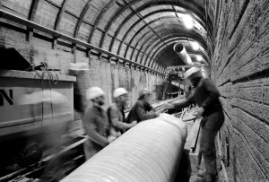 The Channel Tunnel Axed. David Burrow. (Project Executive). January 1975 75-00387-003 The Channel Tunnel Axed. David Burrow. (Project Executive). January 1975 75-00387-003