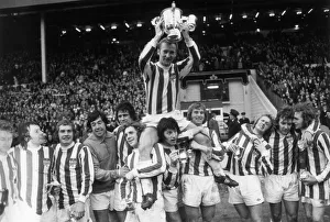 Chelsea v Stoke City 1972 League Cup Final Stokes captain Peter Dobing is hoisted Chelsea v Stoke City 1972 League Cup Final Stokes captain Peter Dobing is hoisted