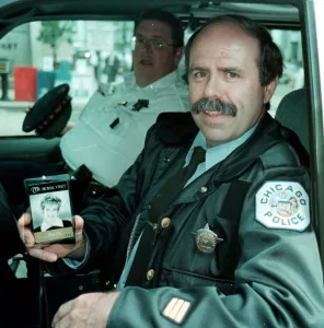 CHICAGO POLICEMAN SHOWS HIS PRINCESS DIANA PASS FOR THE STATE VISIT 1996 CHICAGO POLICEMAN SHOWS HIS PRINCESS DIANA PASS FOR THE STATE VISIT 1996