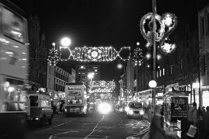 Images Dated 28th November 1985: Christmas light switch on, on Broad Street Reading 28th November 1985