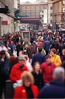 Christmas shoppers Argyle St Glasgow 21st December 1997 shopping crowds of people Christmas shoppers Argyle St Glasgow 21st December 1997 shopping crowds of people