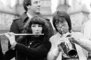 Cliff Richard with Kate Bush. 14th November 1979. *** Local Caption *** watscan Cliff Richard with Kate Bush. 14th November 1979. *** Local Caption *** watscan