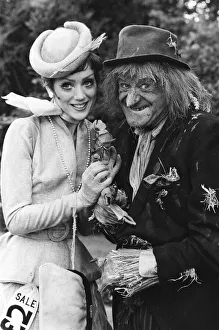 Cockney star Lorraine Chase with Worzel Gummidge star Jon Pertwee Cockney star Lorraine Chase with Worzel Gummidge star Jon Pertwee