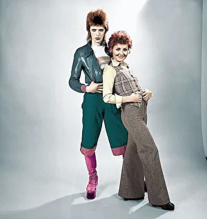 This is the coloured up version of image IN*1940311. Pop star David Bowie with Lulu This is the coloured up version of image IN*1940311. Pop star David Bowie with Lulu