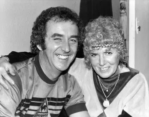 Comedian Lennie Bennett and his wife Margaret. September 1981 P003791 Comedian Lennie Bennett and his wife Margaret. September 1981 P003791