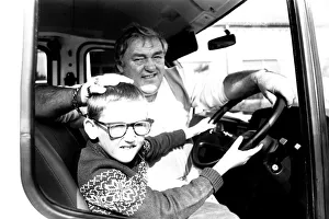 Comedian Les Dawson presented a £10,000 mini coach to Glebe School in Killingworth Comedian Les Dawson presented a £10,000 mini coach to Glebe School in Killingworth